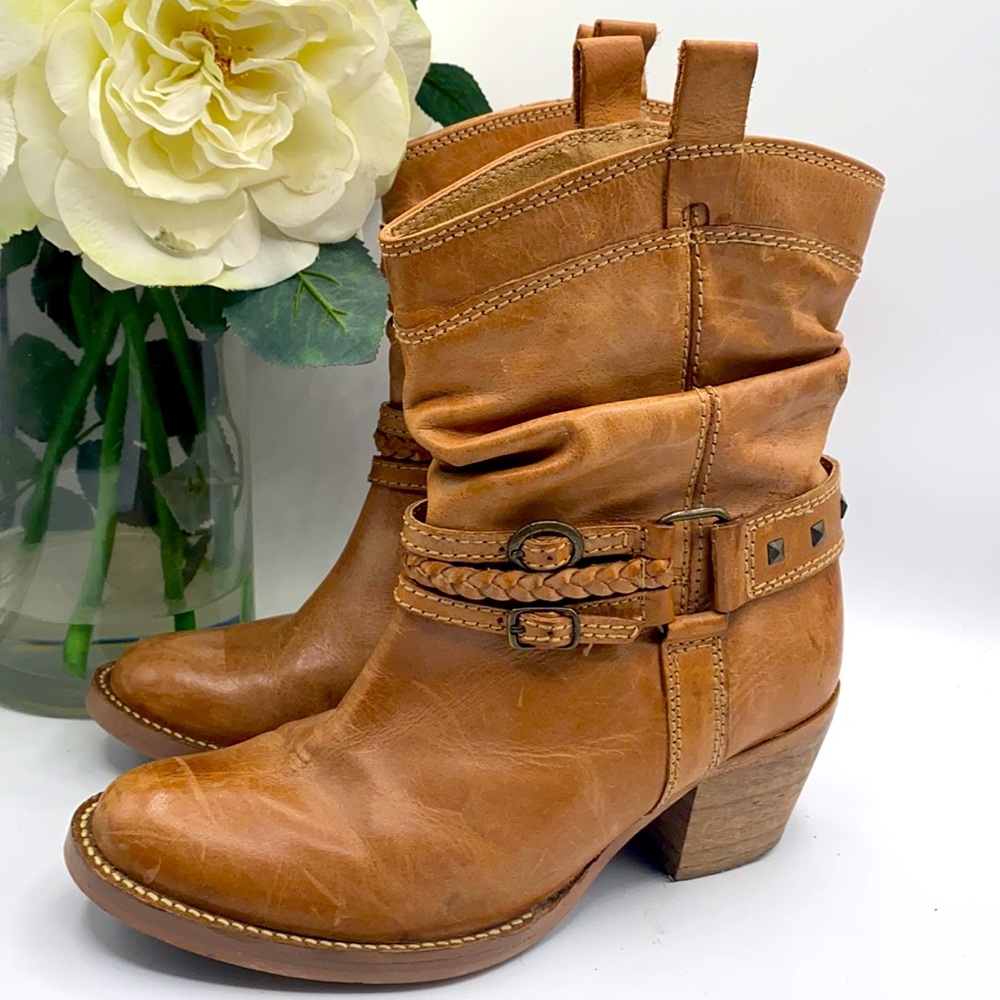 Steve Madden Cowboy bootie Western Ranch style Buckles Studs leather EUC Size 6